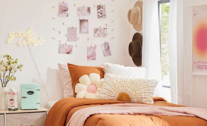 How to decorate a dorm room cheap