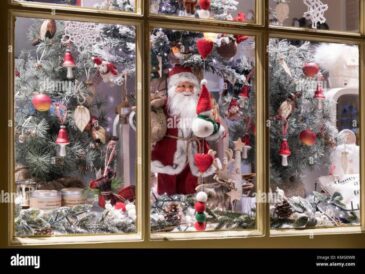 How to decorate shop window for christmas