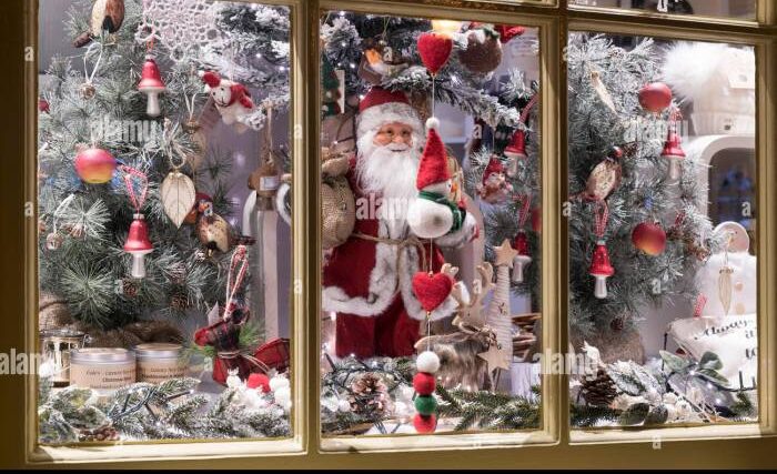 How to decorate shop window for christmas