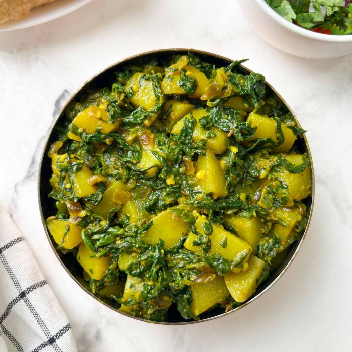 How to cook aloo palak pakistani style