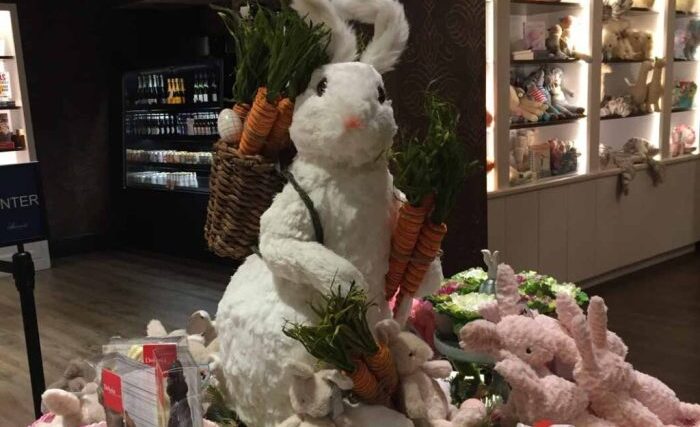 When do people start decorating for easter