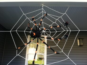 How do you make a spider web decoration