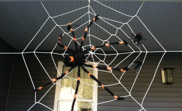 How do you make a spider web decoration